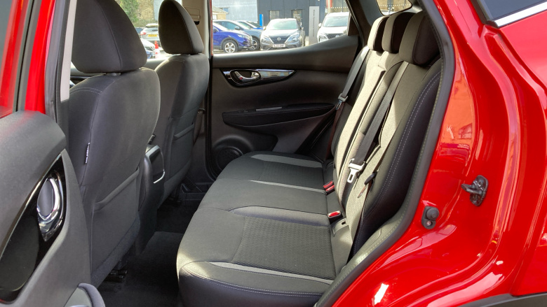 Nissan Qashqai 1.3 DiG-T Acenta Premium 5dr Petrol Hatchback